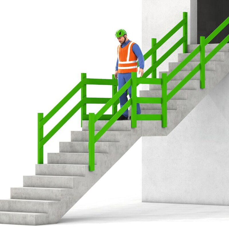 Ein Bauarbeiter steigt eine Rohbautreppe mit Geländer hinab.