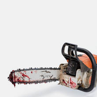 Die Abbildung "Unfälle mit handgeführten Maschinen" zeigt eine Kettensäge, an der Blut klebt.